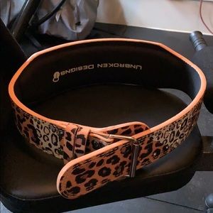 Unbroken Design women’s weightlifting belt